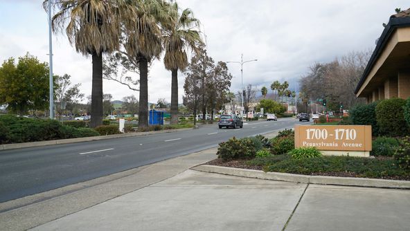 Medical Office Space: 1700 Pennsylvania Ave, Fairfield, CA 94533